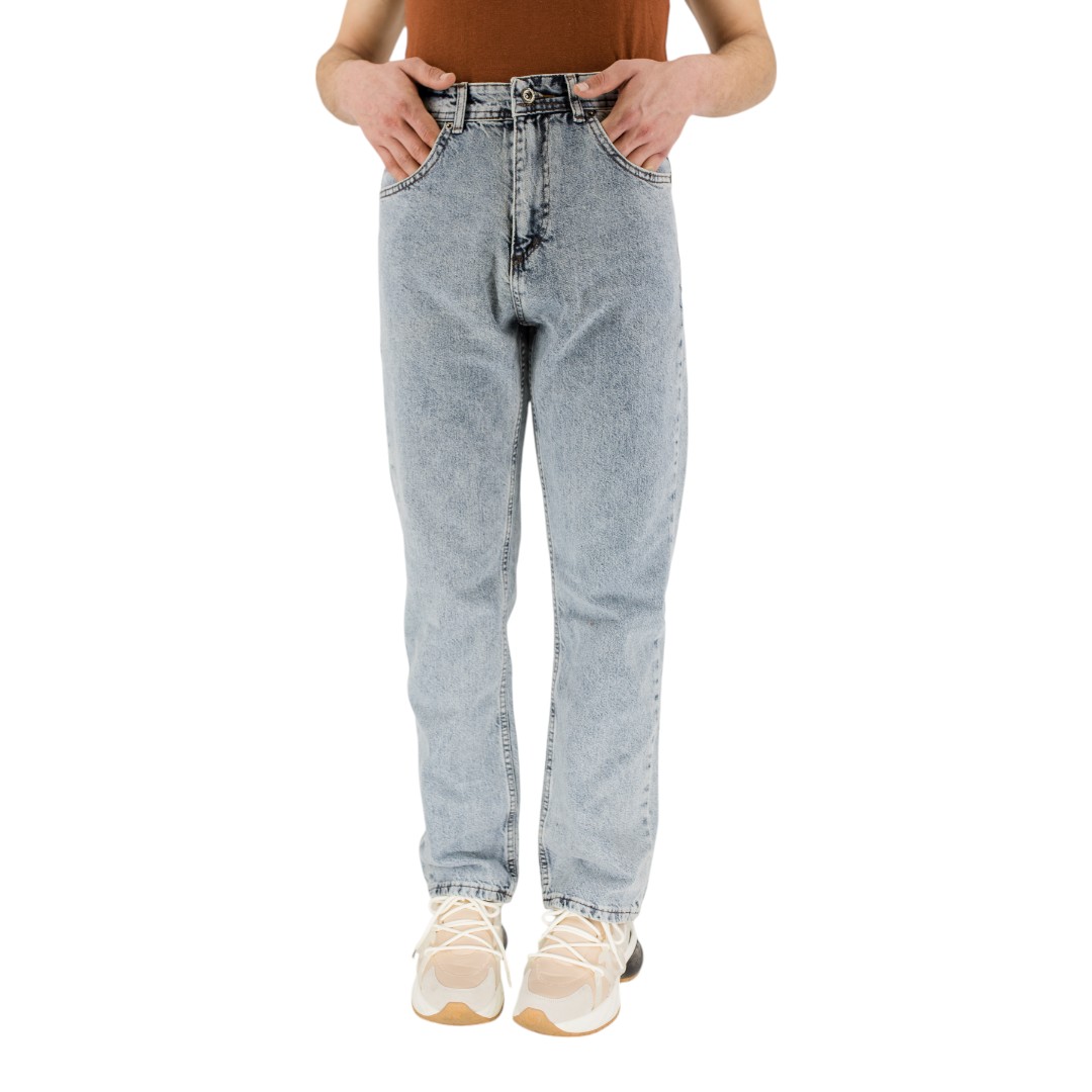 STRAIGHT LEG LIGHT-WASH DENIM
