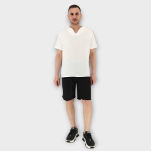 T-SHIRT ΜΕ ΤΡΙΓΩΝΙΚΟ ΑΝΟΙΓΜΑ ΣΤΟ ΛΑΙΜΟ - White